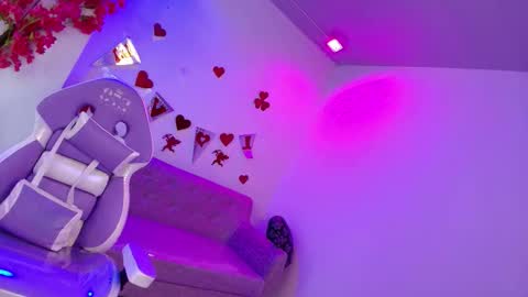 maddie_t18 online show from February 21, 11:44 am