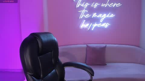 Maddison online show from June 23, 7:45 pm