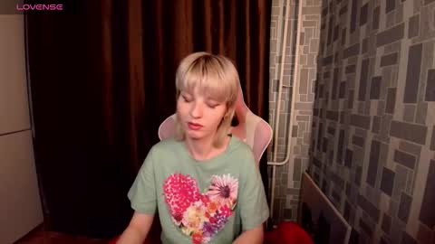 madelaines online show from March 8, 10:24 pm