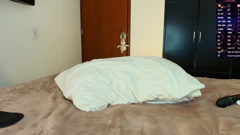 madelamee online show from January 7, 7:17 pm