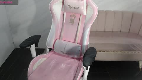 madelen  online show from March 10, 8:56 pm