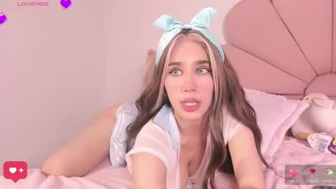 Madelin Clerk online show from March 12, 7:14 pm