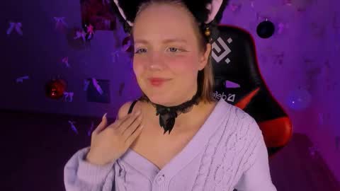 Madeline online show from December 19, 11:30 pm