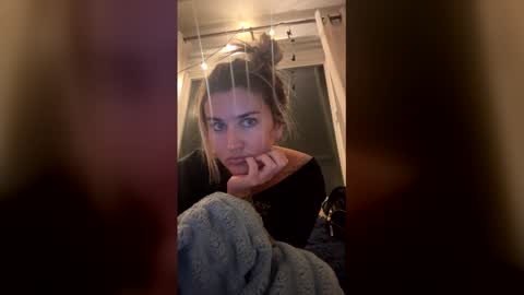 madisonlubbe2 online show from May 7, 5:01 am