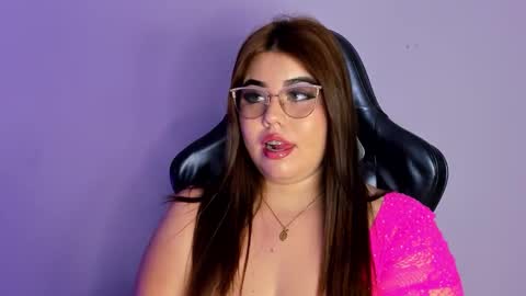 madissonlee__ online show from December 16, 7:20 pm