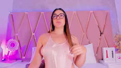 Mady James online show from November 21, 2:08 pm