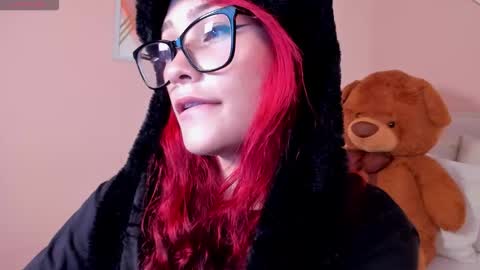 Mae Lyra online show from February 20, 9:37 pm