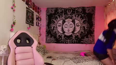 Claire online show from February 9, 2:07 pm