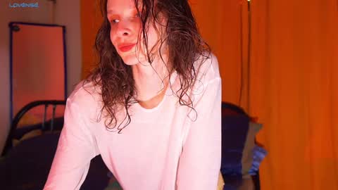 Mikky or Moon online show from December 3, 9:45 pm