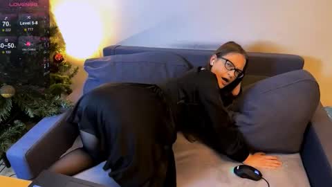 Jade online show from October 17, 9:40 pm