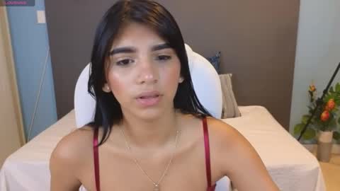 Maiaa Ruiz  online show from December 19, 1:51 pm