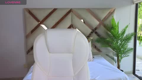 Maiaa Ruiz  online show from March 11, 2:07 pm