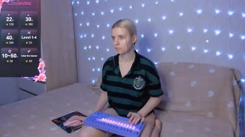 Your kitty online show from December 17, 3:49 pm