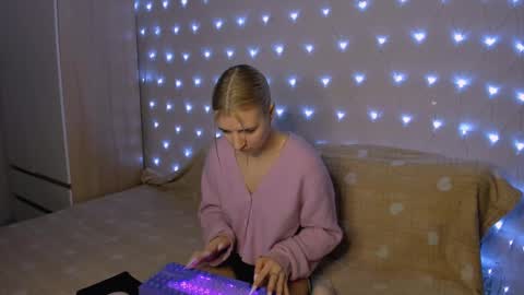 Your kitty online show from February 6, 2:22 am