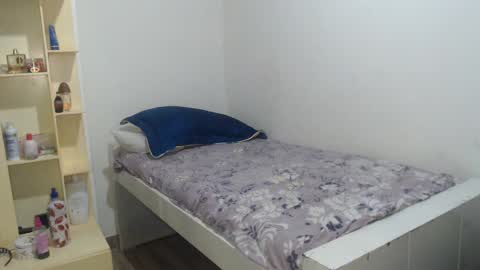 MAKENNAA online show from January 23, 9:50 am