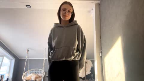 Elin online show from March 25, 11:46 am