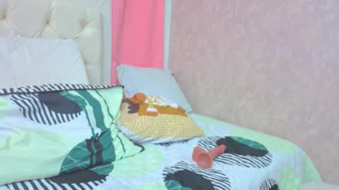 Malia foox online show from November 28, 7:50 pm