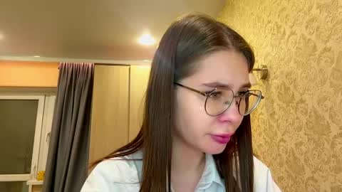 Phoebe online show from June 3, 2:33 pm