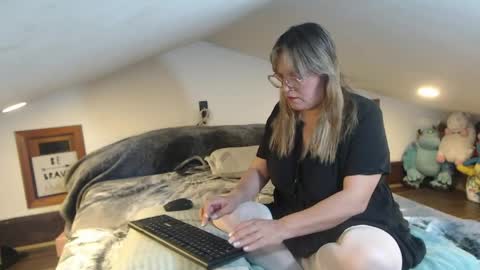 malu_617 online show from April 2, 2:31 am