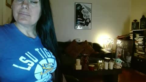 mandaloriangirlsfight online show from March 18, 6:13 pm