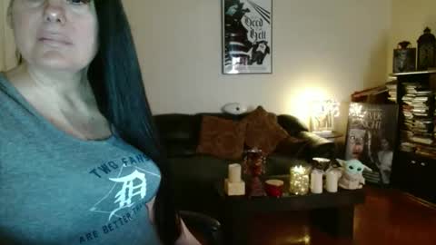 mandaloriangirlsfight online show from March 8, 5:50 pm