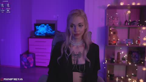 Amelie online show from February 6, 10:00 pm