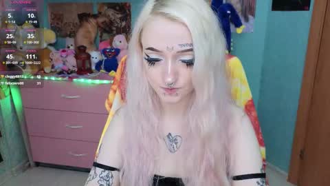 Manuela online show from November 17, 9:04 pm