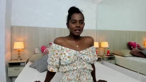 Mara Sinclair online show from June 5, 7:31 pm