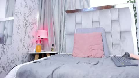 maraa_x online show from October 1, 8:25 pm