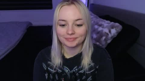 margot_robbie7 online show from March 27, 1:18 am