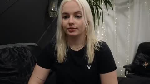 margot_robbie7 online show from March 6, 4:41 am