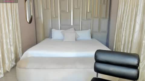 MARIA HERRERA  online show from December 15, 7:30 pm