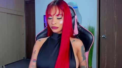 M A R I A N E online show from December 1, 3:54 am