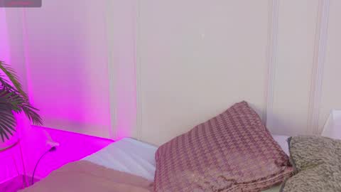 Maria Pettit online show from September 19, 12:15 pm