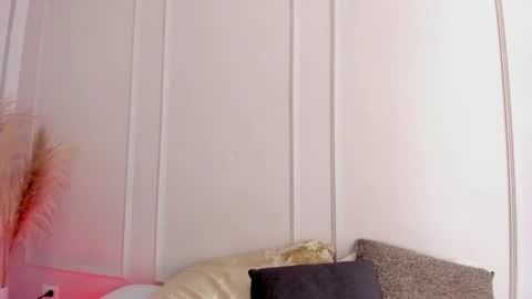 Maria Pettit online show from April 18, 11:35 am