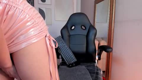 marie_bass online show from February 18, 1:10 pm