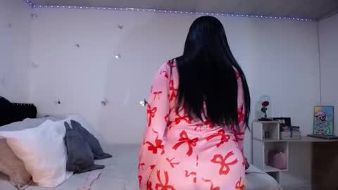 Nicolle online show from October 12, 3:09 am