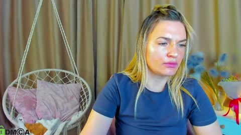 Mariel online show from April 17, 2:02 am