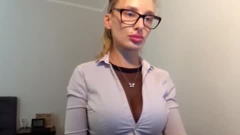 MarilynDevilish online show from December 5, 5:25 pm