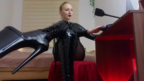 Ultimate Goddess online show from March 6, 7:21 pm