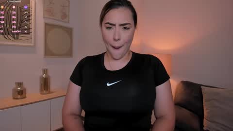 Martinna Bonnet online show from February 19, 5:38 pm