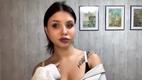 Mia online show from February 19, 4:01 am