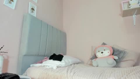 mary_cute9 online show from October 8, 12:31 pm