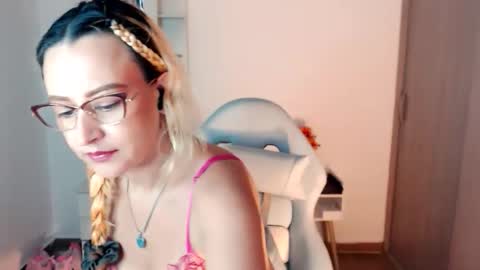 maryline online show from October 16, 9:39 pm