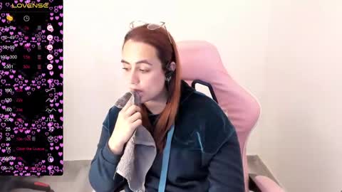 Dulce Maria online show from February 26, 5:03 am