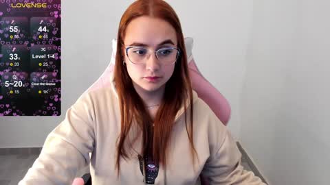 Dulce Maria online show from December 14, 5:07 am