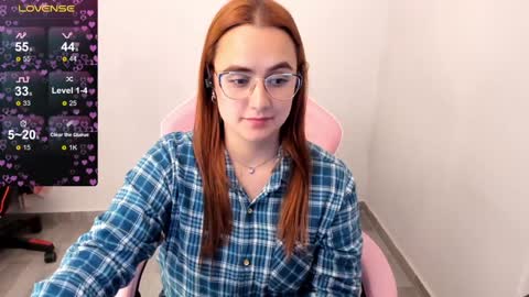 Dulce Maria online show from January 6, 4:15 am