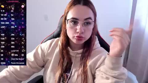 Dulce Maria online show from October 27, 2:12 pm