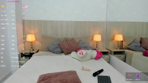 Vayolet Castro online show from April 18, 7:07 pm