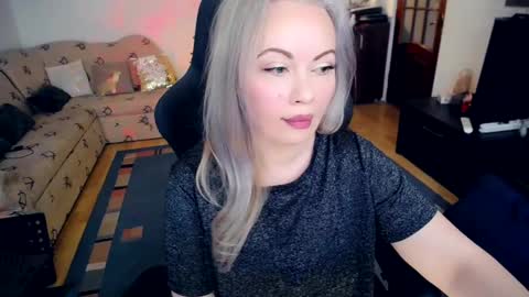 Whitney Lynn online show from January 4, 7:34 am